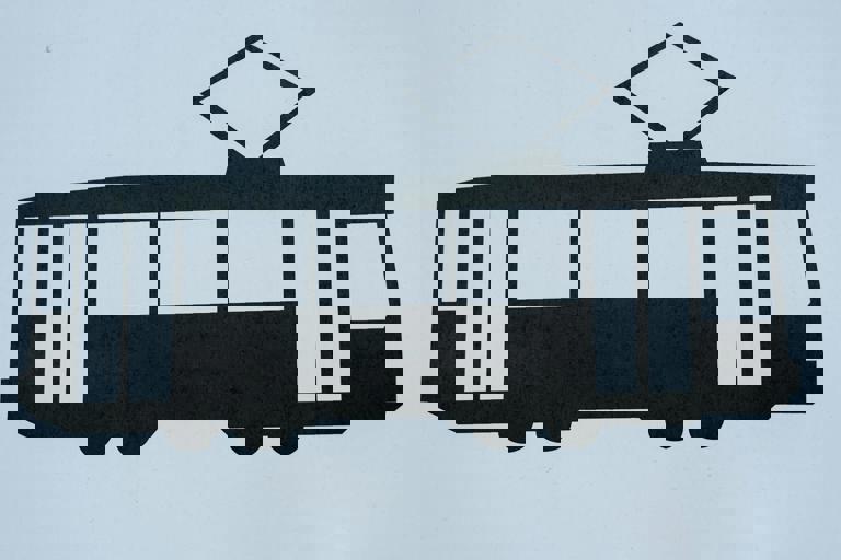 Nuevo autobús eléctrico conecta barrios periféricos y reduce tiempo de trayecto